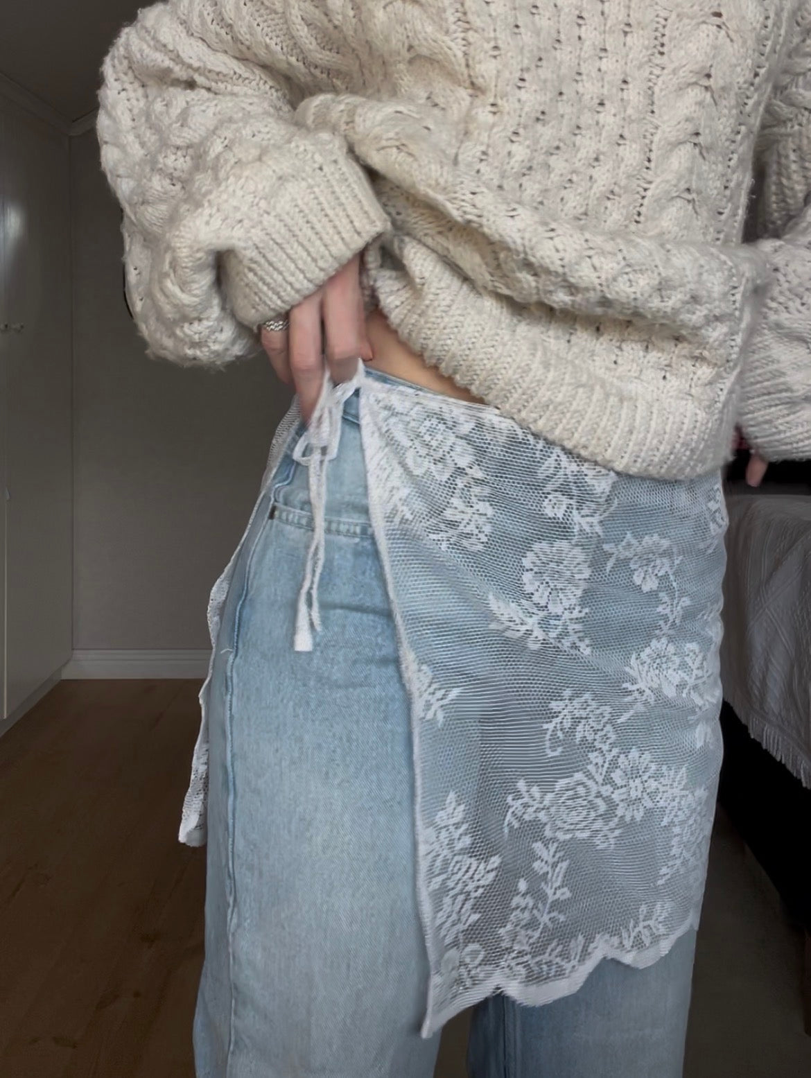 White mini lace