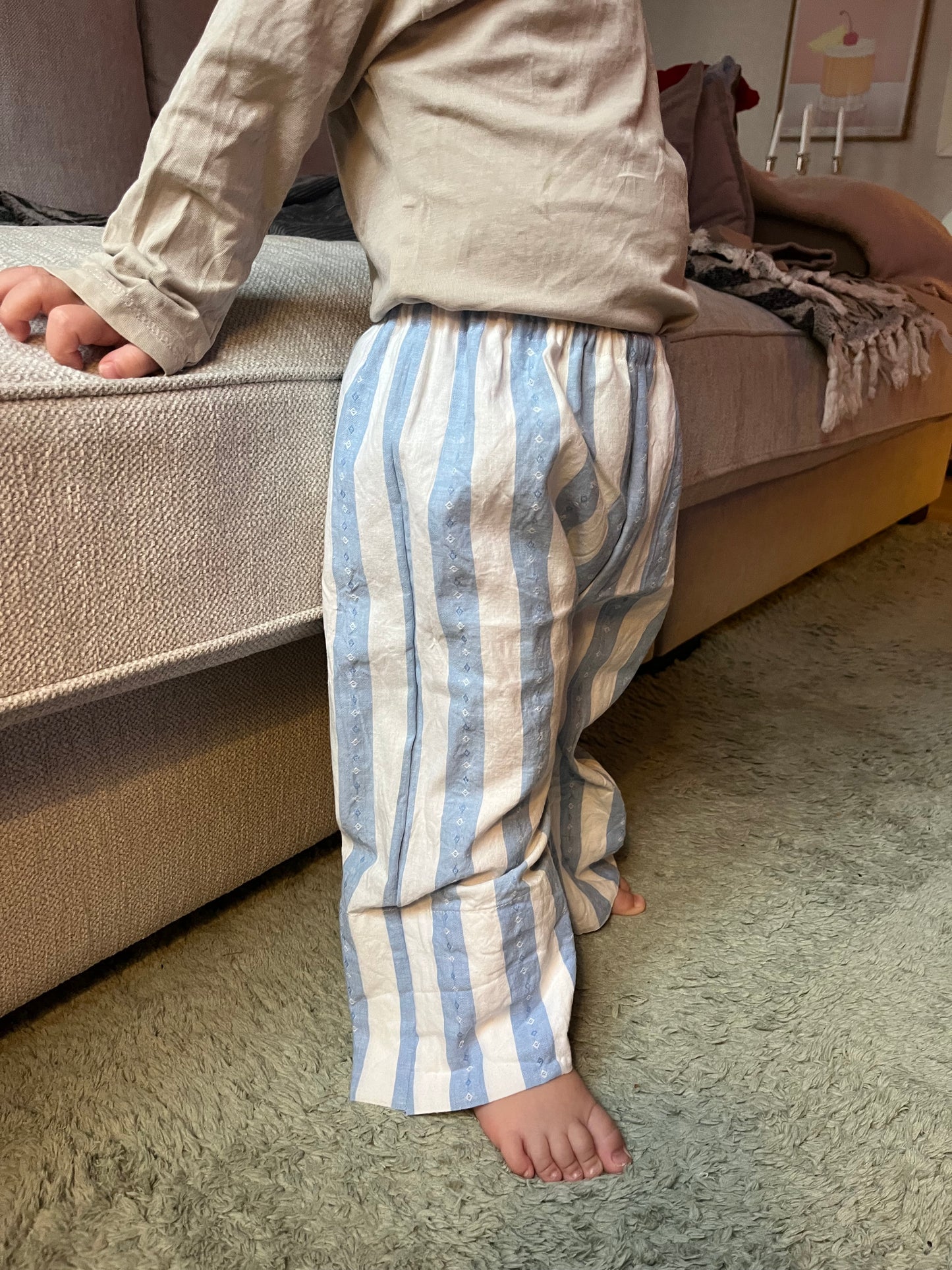 Thick blue striped