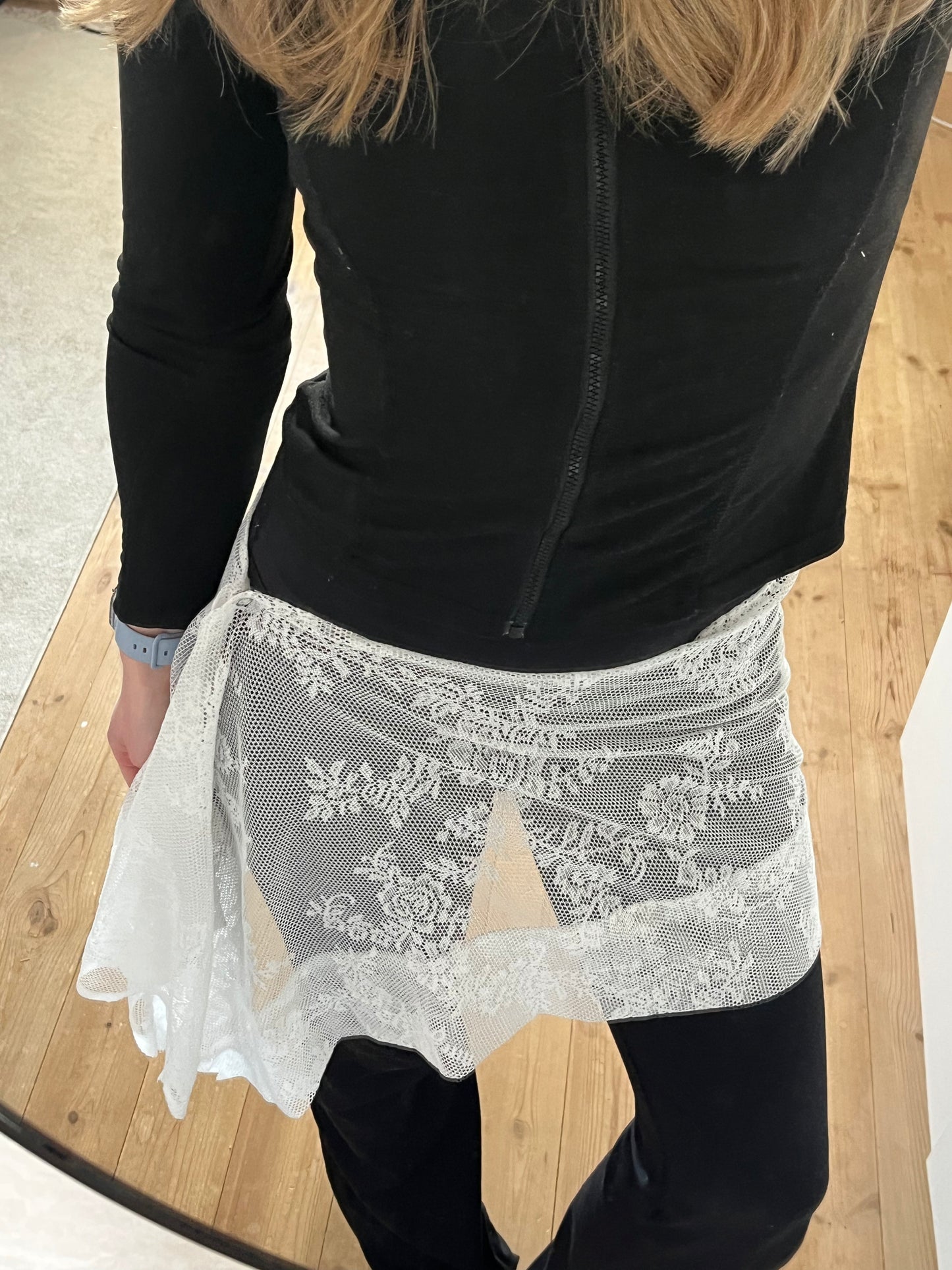 White lace w button
